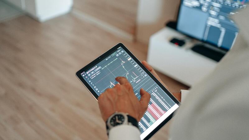Online Trading Software: Tools And Features For Modern Traders